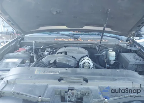 2010 Chevrolet Suburban 1500 Ls z USA, uszkodzony, nr VIN 1GNUCHE09AR161953